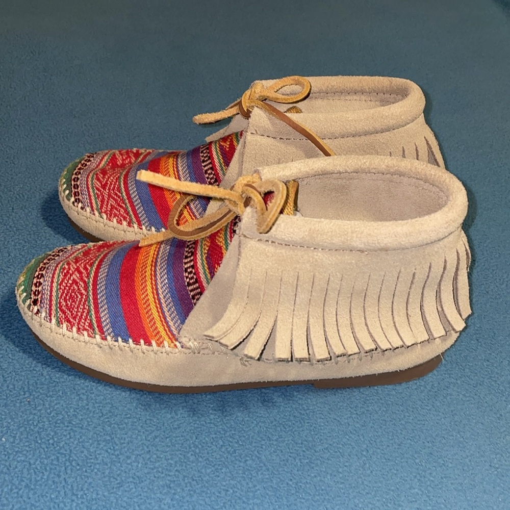 Minnetonka girls’ size 1 moccasins, NWOT - Picture 2 of 8